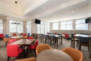a dining room with tables and chairs and windows at Hilton Garden Inn Scottsdale North/Perimeter Center in Scottsdale