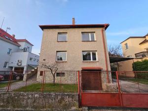 Budova, v ktorej sa apartmán nachádza