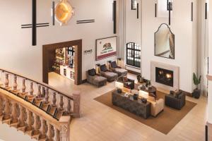 Zachari Dunes on Mandalay Beach, Curio Collection by Hilton的休息区