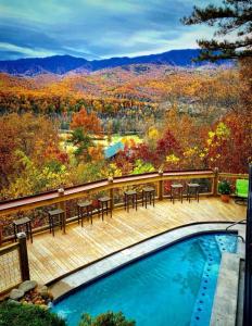 a deck with a pool and a view of the mountains at Parkview Lodge In Gatlinburg in Gatlinburg