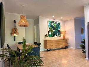 Gallery image of The Palms Entire 3 Bed 2 Bath 2 Living Room House in Adelaide