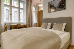 Posteľ alebo postele v izbe v ubytovaní Deluxe suite in prime location