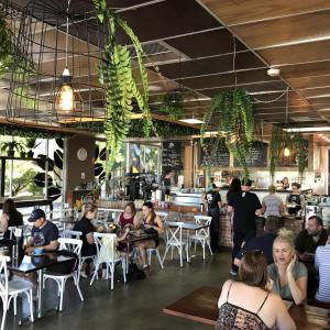 eine Gruppe von Menschen, die an Tischen in einem Restaurant sitzen in der Unterkunft Stylish Villa in Nailsworth By Host Solutions in Broadview