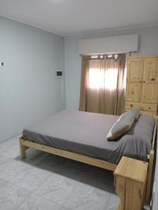 Ένα ή περισσότερα κρεβάτια σε δωμάτιο στο DelSur dptos