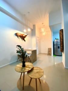 Dapur atau dapur kecil di suite incanto con vista al lago