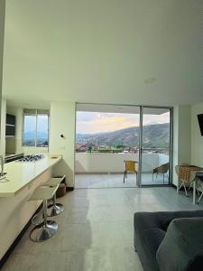 a kitchen and living room with a view at ¡Vista Increíble Apartamento Tamarindo! in Santa Fe de Antioquia