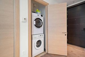 a washing machine and a washer in a room at The Nomad Saint Jacques in Montreal