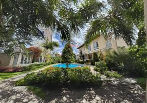 Сад в Palawan Luxury 2BR Apartment with FREE Pool, Gym and Secure Parking - B2 5Nambulite
