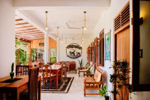 a dining room with a table and chairs at New Cormorant Lake Resort & Yala Safari Place in Tissamaharama