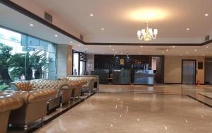 Lobbyen eller receptionen på Sunland Hotel