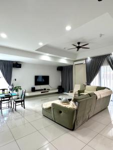 a living room with a couch and a tv at Peak Homestay@Ipoh Perak Malaysia 10-14Pax 5R/6B in Lahat