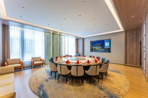 a large dining room with a table and chairs at Holiday Inn Express Liaocheng ETDZ, an IHG Hotel in Liaocheng