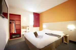 Ένα ή περισσότερα κρεβάτια σε δωμάτιο στο Première Classe Istres