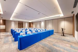 a conference room with blue tables and chairs at Holiday Inn Express Liaocheng ETDZ, an IHG Hotel in Liaocheng