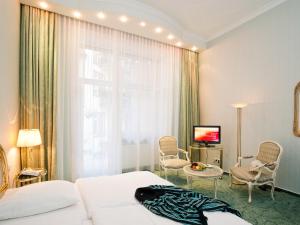 TV a/nebo společenská místnost v ubytování Hotel Palmenhof