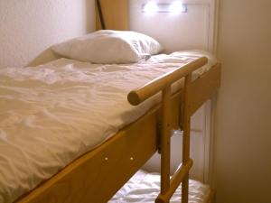 a bunk bed with white sheets and a pillow on it at Appartement Saint-François-Longchamp, 1 pièce, 4 personnes - FR-1-635-138 in Saint-François-Longchamp