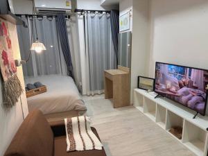 TV a/nebo společenská místnost v ubytování Cozy,convenient,shopping area