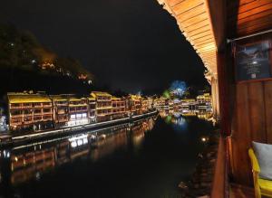民宿附近的河景