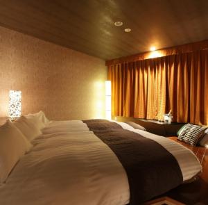 Postel nebo postele na pokoji v ubytování Karuizawa Hotel Longing House