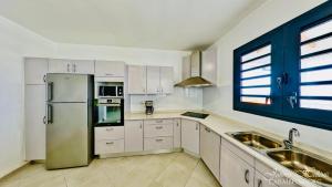 Kuchyň nebo kuchyňský kout v ubytování Villa T4 La Sagesse WS - Piscine Privée + 29 fotografií