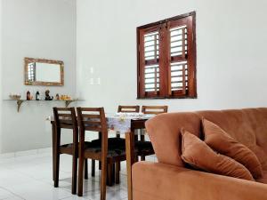 a living room with a table and a couch at Casa Centro de Jijoca in Jijoca de Jericoacoara