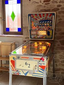 a pinball machine is sitting in a room at La Vieille Tronque in Castelnau-de-Lévis