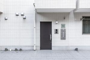 Eine Fassade oder ein Eingang zu Felice Nishi-Shinjuku