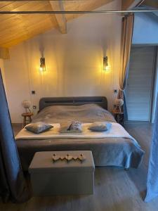 Postel nebo postele na pokoji v ubytování Loft ravissant avec spa nordique