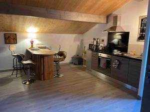 Kuchyň nebo kuchyňský kout v ubytování Loft ravissant avec spa nordique