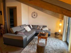 Posezení v ubytování Loft ravissant avec spa nordique