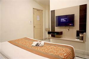 Postel nebo postele na pokoji v ubytování Hotel Klick International - 2 Min Walking From New Delhi Railway Station