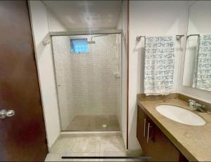 a bathroom with a shower and a sink at Hospedaje,Cartagena,Terraza San Sebastián in Cartagena de Indias