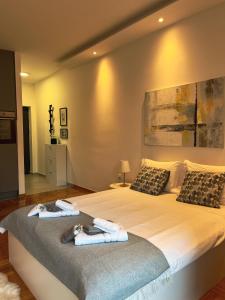 a bedroom with a large bed with towels on it at Apartman Malena in Trebinje
