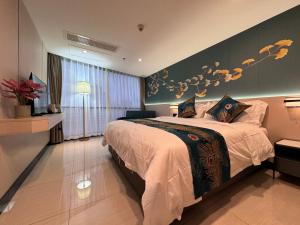 Ein Bett oder Betten in einem Zimmer der Unterkunft Yixuan Yasi Apartment-free shuttle during the Canton Fari