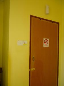 Certifikát, hodnocení, plakát nebo jiný dokument vystavený v ubytování D'pinggir Guest Room