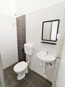 Ένα μπάνιο στο RumaaKita D'Jengka Homestay