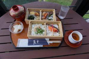 una mesa con dos platos de comida y una taza de café en HOTEL GREEN PLAZA SHODOSHIMA - Vacation STAY 81149v, en Ikisue