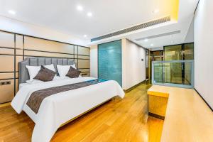 Poly Pivot International Aparthotel Guangzhou East Railway Branch - Free Shuttle Bus to Canton Fair Complex During Canton Fair Period客房内的一张或多张床位