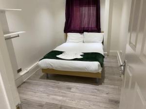 Gallery image of The w3 flat in London