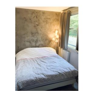 a bedroom with a bed and a window at Appartement Cosy- Emplacement Idéal pour les JO ! in Vanves