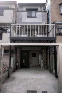 Το κτήριο όπου στεγάζεται  η παραθεριστική κατοικία