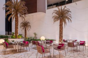 אזור ישיבה ב-Crowne Plaza Doha - The Business Park by IHG
