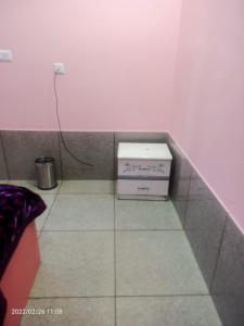 Salle de bains dans l'établissement SPOT ON Mayur Hotel & Restaurant