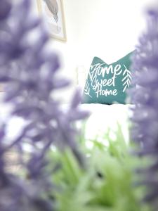 a blurry picture of a purple flower with a home sweet home sign at 1. Single Room (Professional, Trades) Welcome in Luton