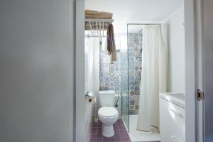 a white bathroom with a toilet and a shower at El Gachero in Puerto de Mazarrón +40 photos