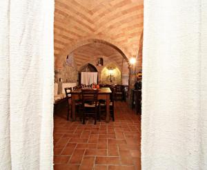 a room with a table and chairs in a building at Agriturismo Le Spighe in Proceno