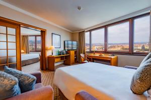 Grand Hotel Prague Towers - Czech Leading Hotels客房内的一张或多张床位