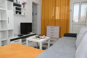 TV a/nebo společenská místnost v ubytování Apartment Oscar
