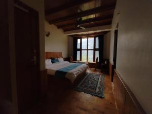 Postel nebo postele na pokoji v ubytování TSUKIMI Homestay, Naggar, Manali