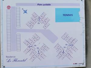 a map of the perimeter of a tennis court at Studio 4 pers. bord de plage in La Guérinière
